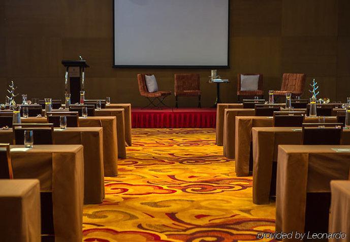 Renaissance Guiyang Hotel Business photo